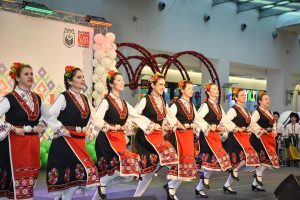 Танцьорки в носии, КФ "Шарена гайда"
